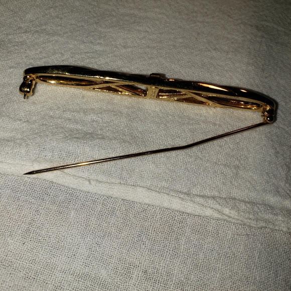 Beautiful Vintage Monet Braided Goldtone Pin with Blue Rhinestone - Picture 5 of 7